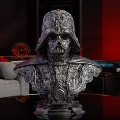 La oscuridad no cae sobre la vitrina, se instala en ella con autoridad. Este busto Darth Vader Sideshow 46 cm convierte al Señor Oscuro de los Sith en una presencia escultórica distinta, más cercana al arte gótico que a una figura convencional de Star War