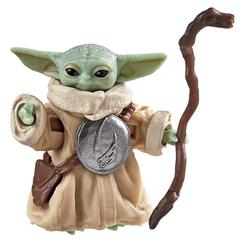 La presencia serena del pequeño aprendiz destaca al instante en esta figura Grogu Black Series, una pieza compacta que concentra toda la personalidad del personaje. Con sus 8 cm de altura, esta figura de Star Wars 