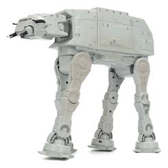 El paso más intimidante del Imperio llega a tu casa en formato control remoto con el AT-AT teledirigido Star Wars 1/12 The Mandalorian & Grogu, una pieza de 33 cm que combina espectáculo
