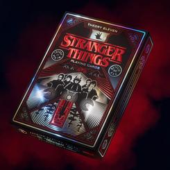 Adéntrate en el misterioso mundo de Hawkins con la baraja de cartas de **Stranger Things**. Cada uno de los 52 naipes de alta calidad está diseñado para capturar la esencia de la serie