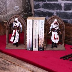 Celebra con estilo el 15º Aniversario de Assassin's Creed con los Sujetalibros Altaïr y Ezio. Mantén a salvo el conocimiento guardado en tus libros, videojuegos o DVDs de los acechos de los Templarios.