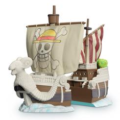 Añade un toque épico a tu estantería con este sujetalibros de One Piece Netflix, que recrea el emblemático barco de Monkey D. Luffy. Este accesorio es más que un soporte funcional para tus libros; es un homenaje al espíritu aventurero