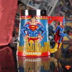 Brutal Jarra de Cerveza de Superman Man of Steel. Esta preciosa obra de arte está realizada en acero inoxidable y resina con una capacidad 600 ml, con unas dimensiones aproximadas de 14 x 16 x 10,4 cm.