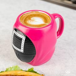 ¡Disfruta tu bebida favorita con la impactante Taza 3D inspirada en El Juego del Calamar! Esta original taza, con capacidad de 600 ml, está fabricada en dolomita de alta calidad