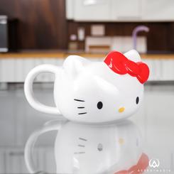 ¡Despierta tus mañanas con un toque de dulzura y encanto con la adorable Taza 3D Hello Kitty! Fabricada completamente en cerámica 100%, esta taza es mucho más que una simple pieza de vajilla; es una expresión de estilo y diversión.