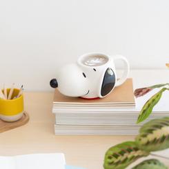 Esta encantadora taza 3D de Snoopy es el complemento perfecto para cualquier fan de Peanuts. Con una capacidad de 450 ml, está fabricada en dolomita y presenta un diseño en relieve con un acabado brillante