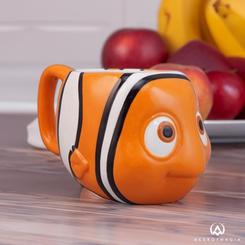 Sumérgete en las profundidades del océano con la asombrosa taza 3D Disney Pixar Buscando a Nemo. ¡Prepárate para un viaje lleno de aventuras y diversión acuática!