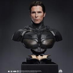 ¡Prepárate para sumergirte en la oscuridad de Gotham con la espectacular estatua The Masked Batman 1/1! Esta asombrosa pieza, de edición limitada a solo 269 unidades, rinde homenaje al icónico Caballero de la Noche y su impactante transformación.