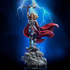 La estatua "Mighty Thor Jane Foster - Thor: Love and Thunder - MiniCo" de Iron Studios, presenta a la antigua novia de Thor como una guerrera vikinga asgardiana en el formato estilizado de Toy Art de la línea MiniCo