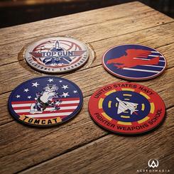 Los posavasos Top Gun tienen algo de insignia militar, de hangar iluminado y de cine ochentero convertido en objeto cotidiano. En apenas 8,9 cm de diámetro, cada posavasos Top Gun concentra una estética reconocible, directa y perfecta para una mesa