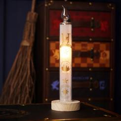 La vela LED Yule Ball Harry Potter es una pieza decorativa que aporta al instante una atmósfera elegante, cálida y muy reconocible del universo mágico, con un diseño inspirado en el célebre Baile de Navidad 