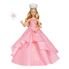 La muñeca Deluxe Glinda de 29 cm está inspirada en la película "Wicked" de Universal y captura la esencia mágica del personaje con su llamativo atuendo. Glinda viste una espectacular capa que complementa su icónico vestido brillante,