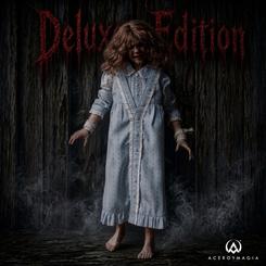 Figura 1/6 de Regan MacNeil de El exorcista con 23 cm de altura y base cama con dosel. Incluye dos retratos intercambiables, accesorios como cabeza de Pazuzu y piernas magnéticas para poses variadas.