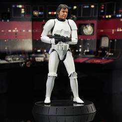 Estatua Milestones de Han Solo con disfraz de stormtrooper de Star Wars: Episodio IV, a escala 1/6 y con unos 30 cm de altura. Edición limitada a 1000 unidades con dos cabezas intercambiables y certificado numerado.