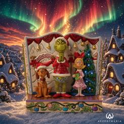 Figura Grinch Storybook de Jim Shore con 16 cm de altura y base decorativa que incluye a Cindy Lou y Max en trajes navideños, ideal para coleccionistas y decoración temática.