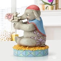 Figura de Mrs. Jumbo y Dumbo perteneciente al Clásico de Disney "Dumbo", Jim Shore ha elaborado esta figura de Dumbo con unas dimensiones aproximadas de 19 x 16,5 x 12,5 cm.,