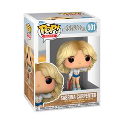 Figura POP Sabrina Carpenter en vinilo con pose característica y maleta, presentada en caja regalo. Ideal para coleccionistas y fans que buscan un artículo oficial y decorativo.