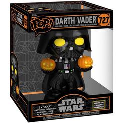 Figura POP Super Star Wars Darth Vader de 17 cm con dos calabazas en las manos. Incluye pilas AAA y base con logo Star Wars, ideal para coleccionistas que buscan un diseño temático y original.