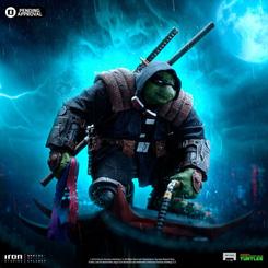 Figura The Last Ronin de TMNT a escala 1/10 con base pagoda oriental. Representa a Michelangelo en traje ninja con armas y bandanas, mostrando su carácter serio y maduro tras la pérdida de sus hermanos.