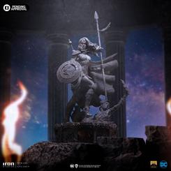 Figura Wonder Woman Unleashed Marble Variant de DC Comics a escala 1/10, fabricada en polystone con detalles en resina, PVC, metal y tela. Presenta una pose dinámica y base decorada que refleja su origen mitológico.