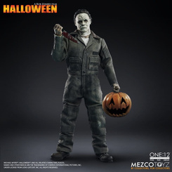 Figura 1/12 de Michael Myers de Halloween: El origen (2007) con 17 cm de altura, tres cabezas intercambiables, nueve manos, accesorios como cuchillos y calabaza, y base de exposición ajustable.