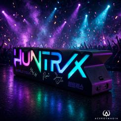 Lámpara multicolor KPop Demon Hunters recargable con USB-C y control remoto para cambiar colores. Diseño compacto con el logo iluminado, ideal para fans de la serie y decoración temática.