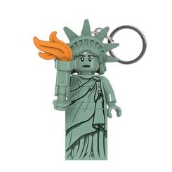 Llavero linterna Statue of Liberty Lego de 76 mm con luces LED en los pies y interruptor en el pecho. Fabricado por LEGO, combina diseño y funcionalidad en un accesorio compacto.