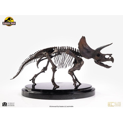 Estatua de Triceratops fósil de Parque Jurásico a escala 1/24 con base de mármol y bronce artístico. Mide 35 cm de anchura y 17 cm de altura, recreando el esqueleto con gran detalle y realismo.