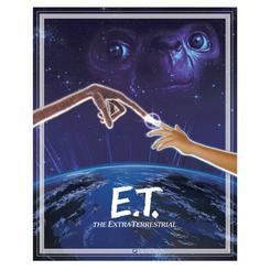 Precioso  momento icónico de la película E.T. El Extraterrestre, que se ofrece como un rompecabezas de 1000 piezas. Este puzzle de alta calidad tiene licencia oficial y una vez terminado tiene unas dimensiones 