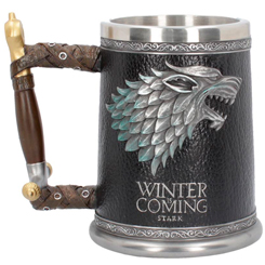 Impresionante Jarra de Cerveza con el texto Winter is Coming de Juego de Tronos. Esta preciosa obra de arte está realizada en acero inoxidable y resina con una capacidad 600 ml,