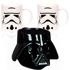 Pack compuesto por una Taza Oficial del casco de Darth Vader y dos tazas Star Wars con el motivo de los Stormtroopers. 