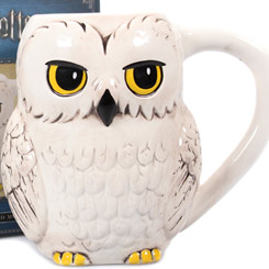 Taza oficial con el motivo en 3D de la famosa lechuza de Harry Potter Hedwig basada en la saga de Harry Potter, la taza está realizada en cerámica con una capacidad de 425 ml,