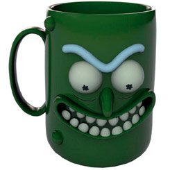 Taza oficial con el motivo de Pickle Rick basado en la serie de televisión Rick and Morty, realizada en cerámica con una capacidad de 0,50 litros, incluye grabados en el exterior. 