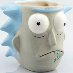 Taza oficial con el motivo de Rick Sanchez basado en la serie de televisión Rick and Morty, realizada en cerámica con una capacidad de 0,50 litros, incluye grabados en el exterior