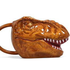 Taza oficial con el motivo en 3D de la cabeza de un T-Rex basada en la saga de Jurassic Park, la taza está realizada en cerámica con una capacidad aproximada de 425 ml, incluye grabados en el exterior. 