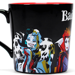 Taza oficial con el motivo de Cruella de Vil, Evil Queen & Ursula (Bad Girls) basada en el famosos personajes de Walt Disney, la taza está realizada en cerámica con una capacidad de 400 ml