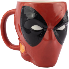 Descarada taza oficial en forma de la máscara de Deadpool basada en la saga de Deadpool. Esta preciosa taza está realizada en cerámica con una capacidad aproximada de 350 ml. 