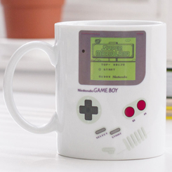 Taza oficial de la famosa Game Boy realizada en cerámica sensible al calor con una capacidad de 0,30 litros, incluye grabados en el exterior. Con esta taza podrás ver como apare la pantalla de Super Mario Land