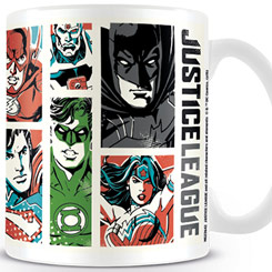 Taza oficial de La Liga de la Justicia basada en los comics de DC La liga de la Justicia 52, esta preciosa taza está realizada en cerámica con una capacidad de 0,315 litros, incluye grabados en el exterior.