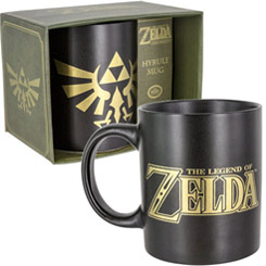 Taza oficial de Legend of Zelda Mug Hyrule Wingcrest realizada en cerámica con una capacidad de 0,30 litros, incluye grabados en el exterior.