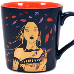 Taza oficial con el motivo de Pocahontas Colores en el Viento (Colours of the Wind)) basada en el famoso personaje Pocahontas de Walt Disney, la taza está realizada en cerámica con una capacidad de 400 ml,