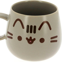 Preciosa taza de Pusheen, esta divertida taza está realizada en cerámica con una capacidad aproximada de 300 ml.  Disfruta algo de magia Pusheen además de tu bebida preferida.