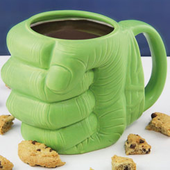 Brutal taza con la forma del puño de Hulk basado en los comics de Marvel Comics. La taza está realizada en dolomita con una dimensión aproximada de 13 cm.