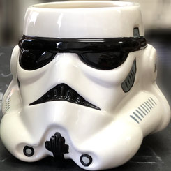 Taza con la forma del casco de un Stormtrooper, ahora podrás saborear tu bebida preferida en uno de los cascos más carismáticos de la Saga de Star Wars, las famosas Tropas de Asalto.