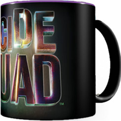 Taza Oficial de Warner con el motivo del Logo de Suicide Squad revive las aventuras de todos integrantes del Escuadrón Suicida con esta taza realizada en cerámica.