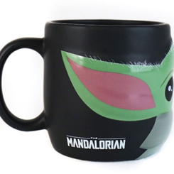 Disfruta tu bebida favorita con esta preciosa taza del épico The Child, basado en el personaje aparecido en la serie de The Mandalorian de Disney +.  Está espectacular taza está realizada en cerámica 