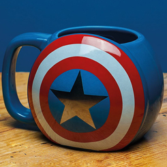 Disfruta de tu bebida preferida con esta preciosa taza con la forma del escudo del Capitán América. Esta preciosa taza está realizada en cerámica con una capacidad aproximada de 300 ml.