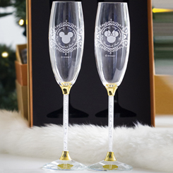 Precioso pack de copas de champán de Mickey y Minnie, estas preciosas copas están realizadas en vidrio transparente con unas medidas aproximadas de 20 x 4 cm., y una capacidad de 25 cl. 