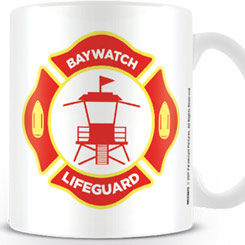 Taza Oficial Baywatch Lifeguard Patch, revive las espectaculares escenas de acción de Los Vigilantes de la Playa con esta taza realizada en cerámica con una capacidad de 0,315 litros,