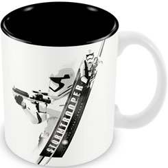 Taza oficial de Star Wars con el motivo de StormTrooper First Order realizada en cerámica con una capacidad de 0,33 litros, incluye grabados en el exterior. Viene en caja de regalo. Se puede utilizar en el lavavajillas y microondas. 